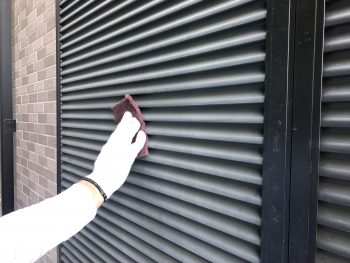 横浜市南区M様邸雨戸ケレン
