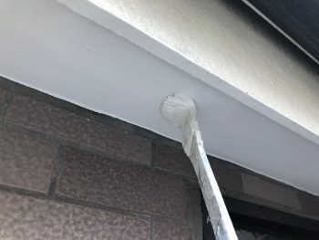 横浜市南区M様邸軒天上塗り2回目