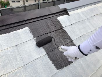 横浜市南区M様邸屋根・棟板金上塗り１回目
