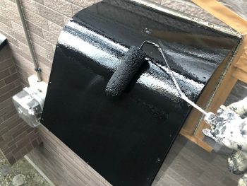 横浜市南区M様邸換気フード上塗り2回目