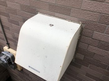 横浜市南区M様邸換気フード塗装前