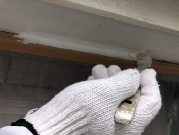 横浜市南区M様邸軒天上塗り１回目