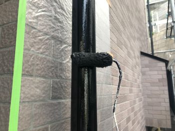 横浜市南区M様邸竪樋上塗り2回目