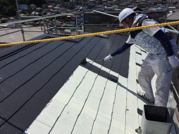 横浜市港南区I様邸屋根上塗り１回目