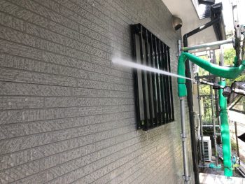 横浜市南区Y様邸外壁塗装前高圧洗浄
