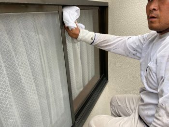 横浜市港南区I様邸窓ガラス水拭き
