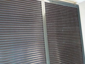 横浜市港南区I様邸雨戸塗装前