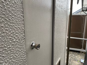 横浜市港南区I様邸勝手口扉塗装