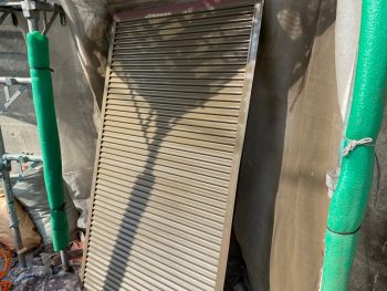 横浜市港南区I様邸雨戸上塗り２回目