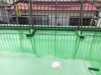 横浜市南区M様邸屋上ウレタン防水施工中