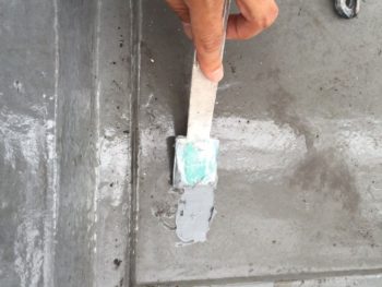 横浜市南区M様邸玄関庇ウレタン防水施工中