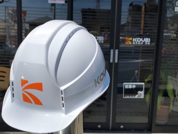 外壁塗装専門店功栄ヘルメット写真