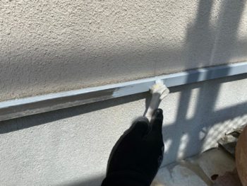 横浜市港南区T様邸水切り錆止め塗装中