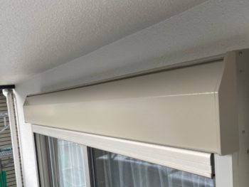 横浜市港南区T様邸シャッターボックス塗り替え完了画像