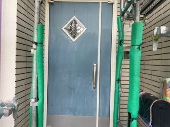 横浜市港南区T様邸玄関扉塗替え前