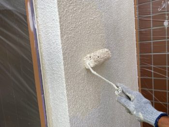 横浜市栄区F様邸アステックペイント超低汚染リファインSi-IR外壁塗装施工中