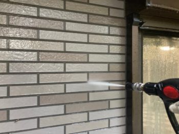 横浜市港南区H様邸外壁塗り替え前高圧洗浄作業