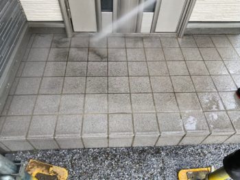 横浜市金沢区A様邸パーフェクトトップ外壁塗装前高圧洗浄作業
