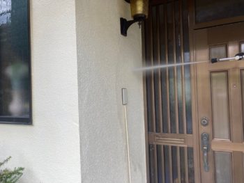 横浜市戸塚区I様邸外壁塗装前高圧洗浄作業