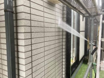 横浜市保土ヶ谷区H様邸外壁塗装前高圧洗浄作業