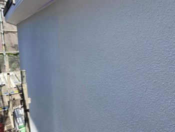 横浜市磯子区G様邸パーフェクトセラミックトップG外壁塗装上塗り２回目施工中