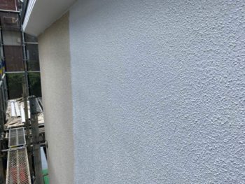 横浜市磯子区G様邸パーフェクトセラミックトップG外壁塗装下塗り施工中