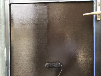 横浜市港南区S様邸勝手口扉塗装施工事例画像