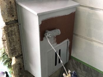 横浜市港南区S様邸ポスト錆止め塗装中