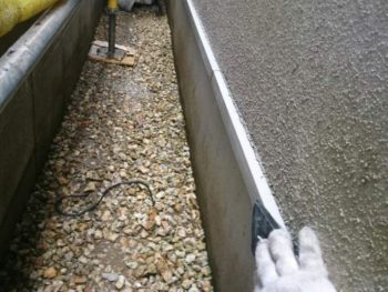 横浜市戸塚区K様邸水切り塗装前ケレン作業