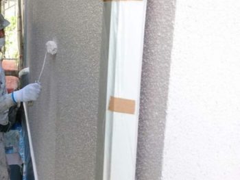 横浜市戸塚区K様邸パーフェクトセラミックトップG外壁塗装上塗り２回目施工中