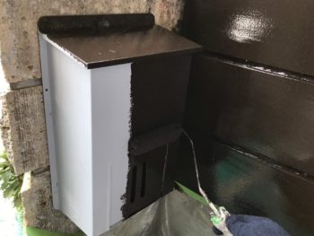 横浜市港南区S様邸ポスト塗り替え上塗り1回目