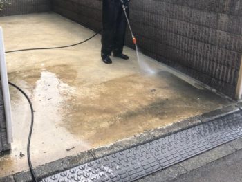 横浜市港南区S様邸外壁塗装前高圧洗浄作業