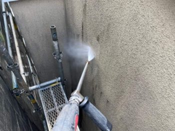 横須賀市N様邸パーフェクトセラミックトップG外壁塗装施工前高圧洗浄作業