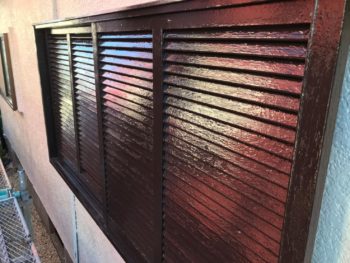横浜市港南区S様邸ガラリ雨戸塗装後
