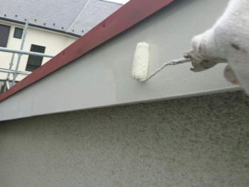 横浜市戸塚区K様邸破風塗装下塗り施工中