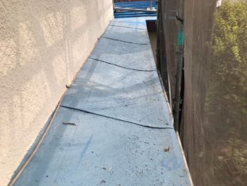 横浜市港南区S様邸霧除け庇塗装前