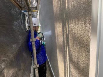 横浜市戸塚区K様邸外壁塗り替え前高圧洗浄作業