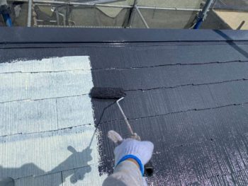 横須賀市N様邸サーモアイ４F屋根塗装上塗り１回目