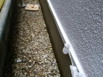 横浜市戸塚区K様邸水切り上塗り2回目塗装中