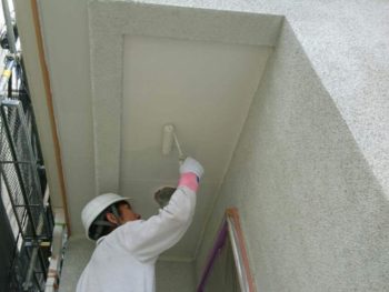 横浜市戸塚区K様邸軒天塗装上塗り2回目