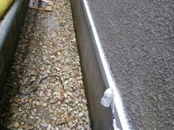 横浜市戸塚区K様邸水切り錆止め塗装中