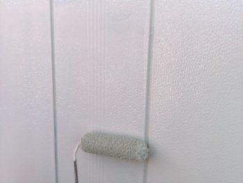 横浜市港南区S様邸雨戸上塗り2回目塗装中