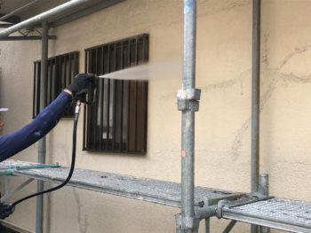 横浜市港南区S様邸外壁塗装前高圧洗浄作業