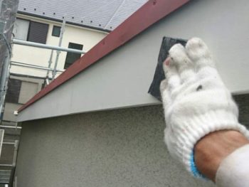 横浜市戸塚区K様邸破風塗装施工前ケレン作業