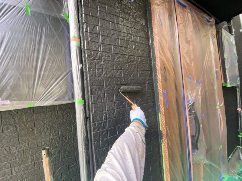 横浜市戸塚区T様邸外壁塗装上塗り2回目