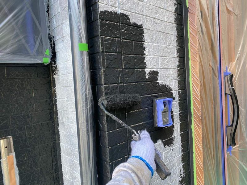 横浜市戸塚区T様邸外壁塗装上塗り１回目