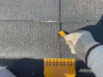 横浜市神奈川区H様邸屋根塗装クラック補修作業