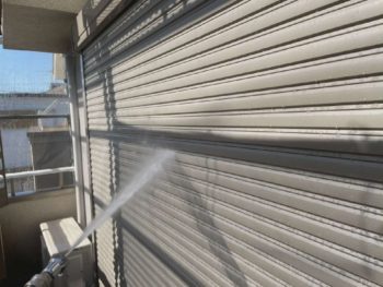横浜市神奈川区H様邸インディフレッシュセラ外壁塗装前高圧洗浄作業