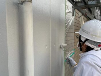 横浜市鶴見区S様邸パーフェクトトップ外壁塗装上塗り2回目