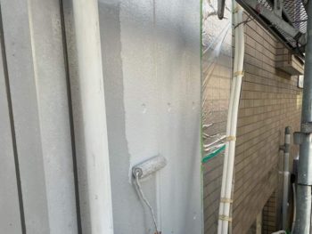 横浜市鶴見区S様邸パーフェクトトップ外壁塗装上塗り1回目